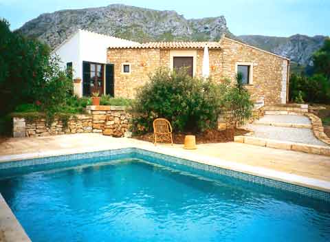 Blick auf die Finca Mallorca mit Meerblick und Pool für 2 - 4 Personen PM 444
