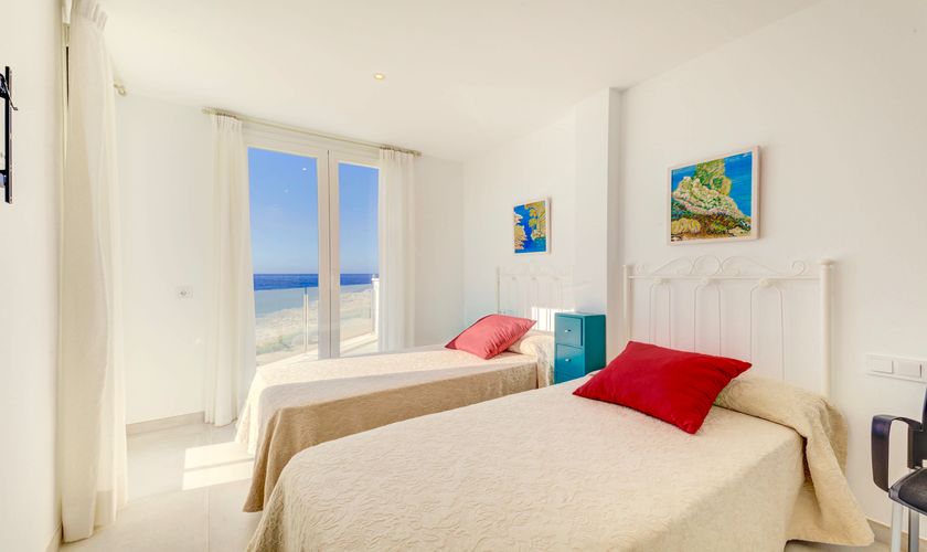 Schlafzimmer mit Einzelbetten exklusive Ferienwohnung Mallorca mit Meerblick PM 6551
