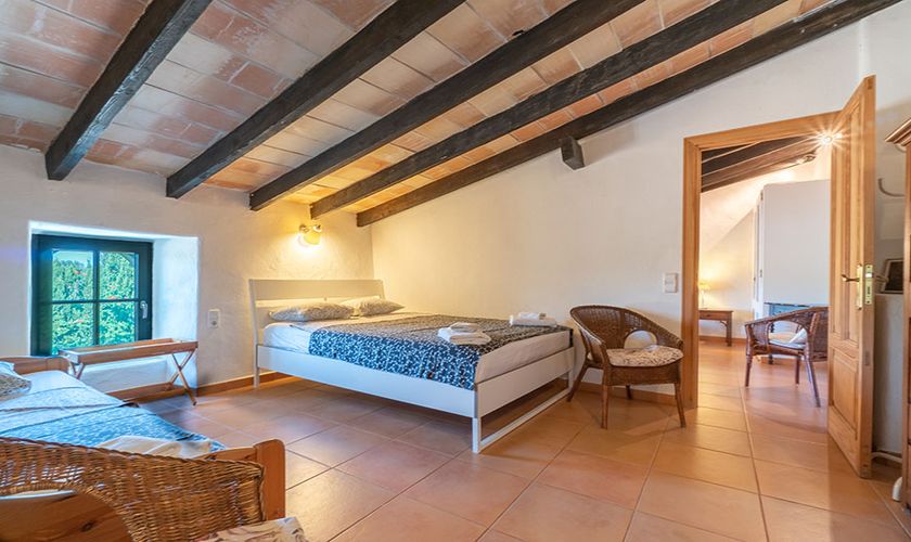 Schlafzimmer mit zwei Betten Finca Mallorca mit viel Platz bis zu 22 Personen Mallorca PM 336