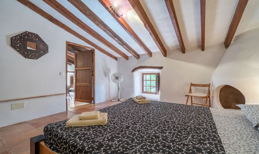 Schlafzimmer Doppelbett Finca Mallorca für 22 Personen PM 336