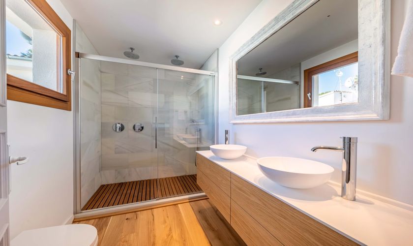 Badezimmer mit begehbarer Dusche PM 3550