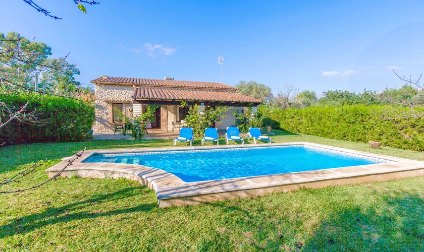 Blick auf die Finca mit Pool und Garten PM 3832 Mallorca Norden