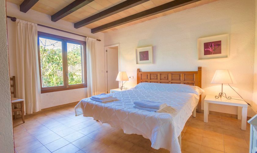 Schlafzimmer mit Doppelbett Finca Mallorca mit Pool PM 3832