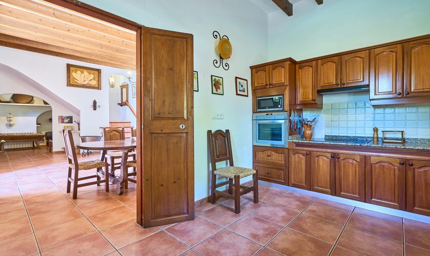 Küche mit Zugang zum Essbereich Finca mit Pool Mallorca PM 6074