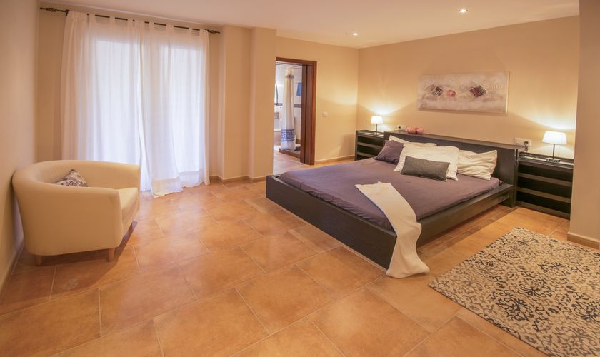 Schlafzimmer mit Doppelbett Finca Mallorca Campos PM 6150