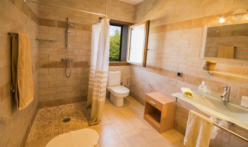 Badezimmer mit Dusche Finca Südosten Mallorca PM 6150