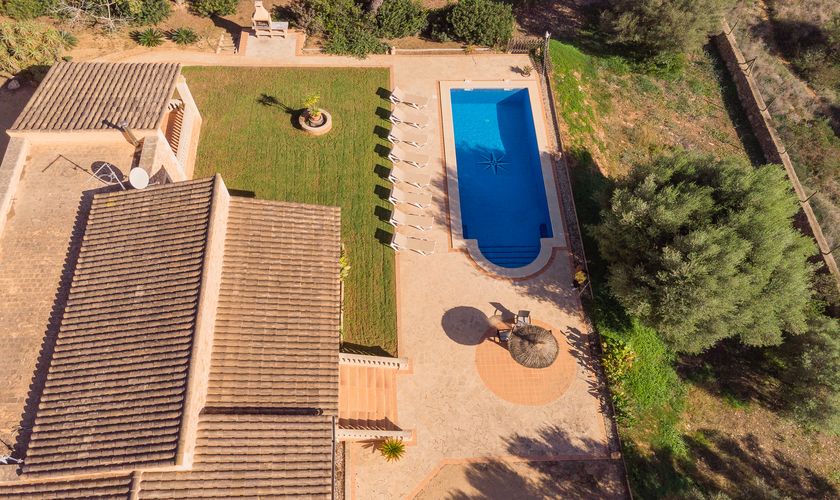 Aufnahme Drone Finca Cala Marina Mallorca mit Pool und Internet