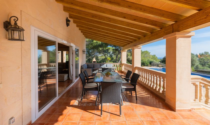 Terrasse mit Esstisch Finca Mallorca mit Pool Aircondition und Internet