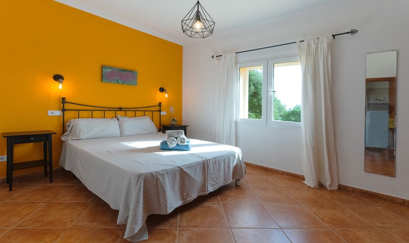 Schlafzimmer mit Doppelbett Finca Mallorca 