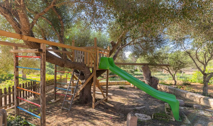 Spielplatz für Kinder auf den Grundstück der Finca Mallorca PM 6564