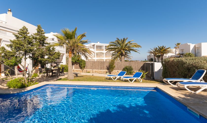 Pool mit Garten Ferienhaus Mallorca Cala D'Or Klimaanlage Internet