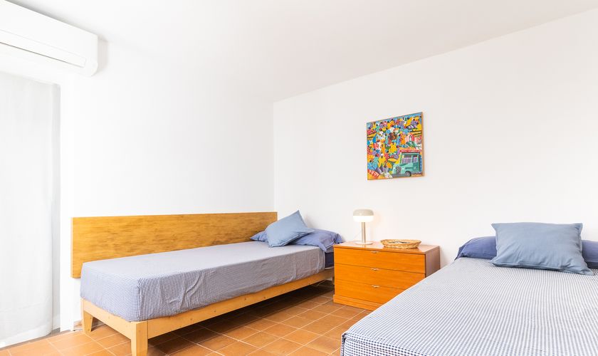 Zweibettzimmer Ferienhaus Mallorca Südosten mit Pool und Klimaanlage