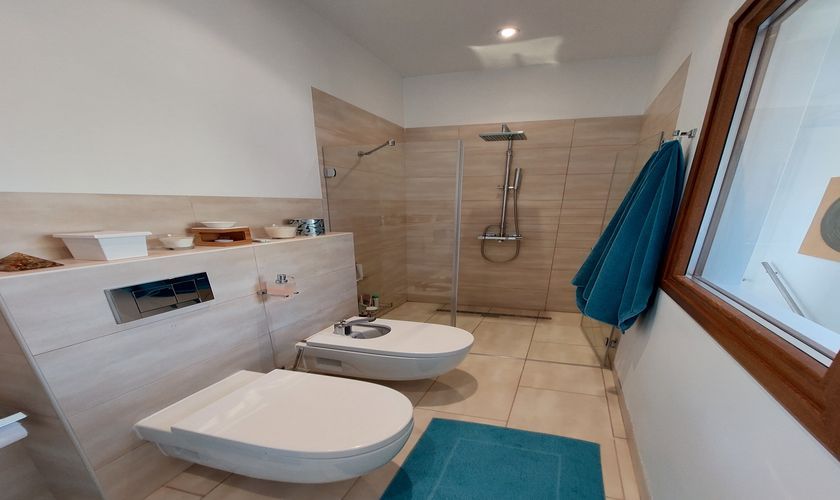Bad mit WC und Bidet Finca Mallorca PM 6574