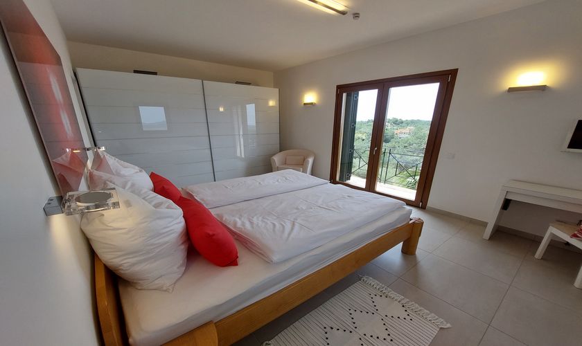 seitlicher Blick in das Schlafzimmer Finca Mallorca PM 6574