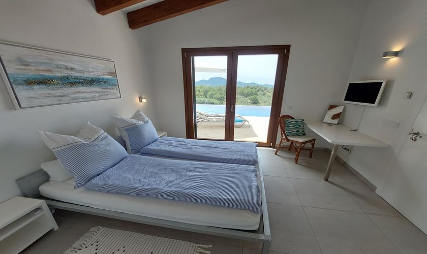 Doppelschlafzimmer mit SAT-TV Finca Mallorca mit Pool PM 6574