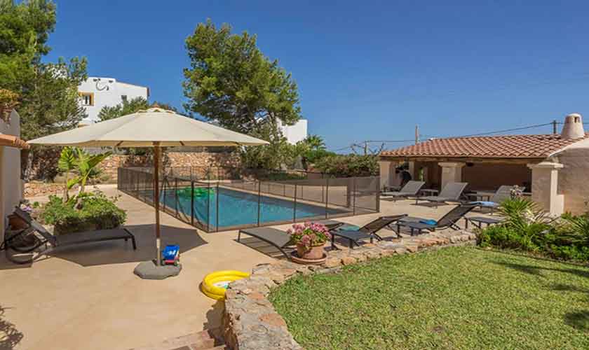 Umzäunter Pool und Ferienhaus Ibiza IBZ 62