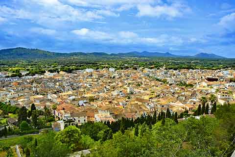 Mallorca Artá Blick auf die Stadt von oben
