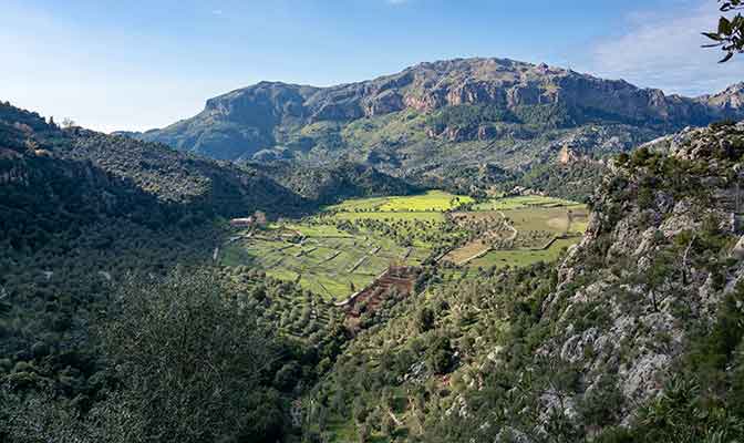 Mallorca Blick auf Santuari Lluc und Berge