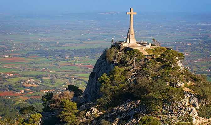 Kreuz Es Picot Santuari de Sant Salvador - Mallorca Urlaub STEINER Fincas
