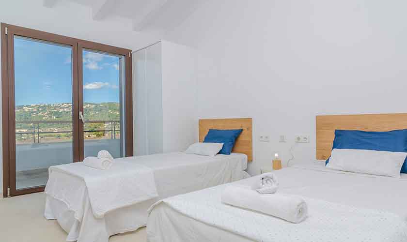 Schlafzimmer Ferienvilla Mallorca 12 Personen PM 115