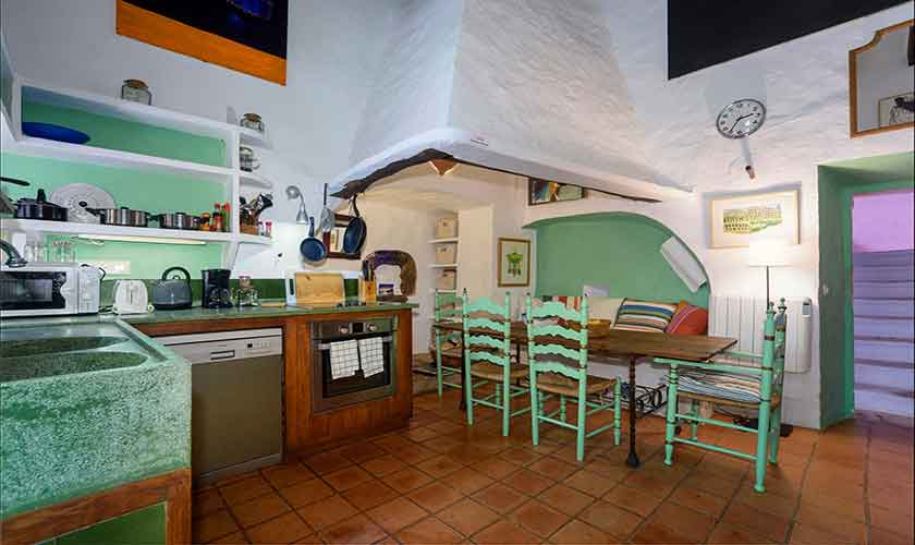 Küche und Wohnbereich Finca Mallorca PM 210
