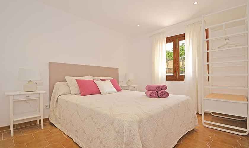 Schlafzimmer Finca Mallorca mit Pool PM 3070