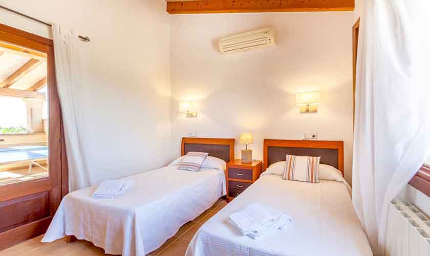 Schlafzimmer Finca Mallorca für 8 Personen PM 3527