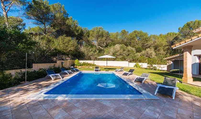 Pool und Terrasse Ferienhaus Mallorca Norden PM 3650