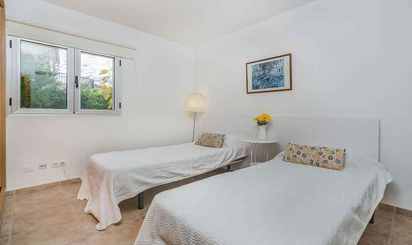 Schlafzimmer Ferienhaus Mallorca Bonaire PM 3725
