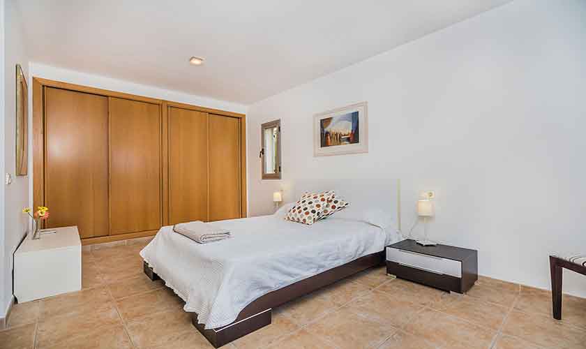 Schlafzimmer Ferienhaus Mallorca Bonaire PM 3725