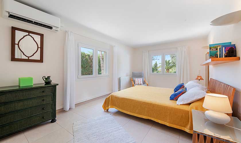 Schlafzimmer Ferienhaus Mallorca Bonaire PM 3806