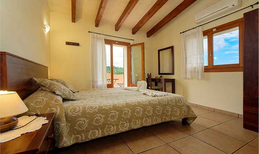 Schlafzimmer Finca Mallorca mit Pool PM 6054