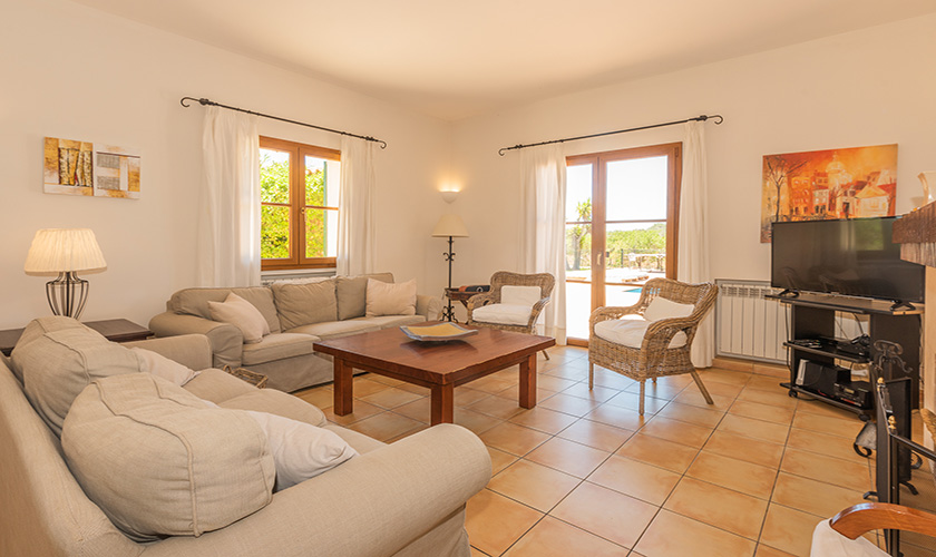 Gemütliche Couch Wohnzimmer Finca Mallorca PM 6075