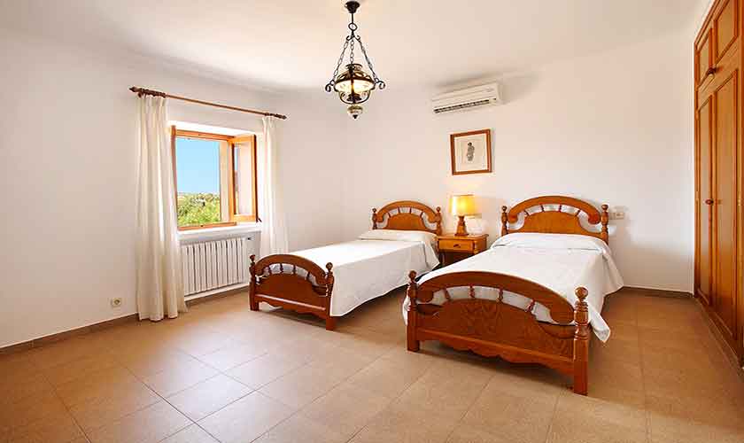 Schlafzimmer Finca Mallorca 10 Personen PM 6084