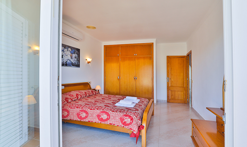 Schlafzimmer Ferienvilla Mallorca PM 6539