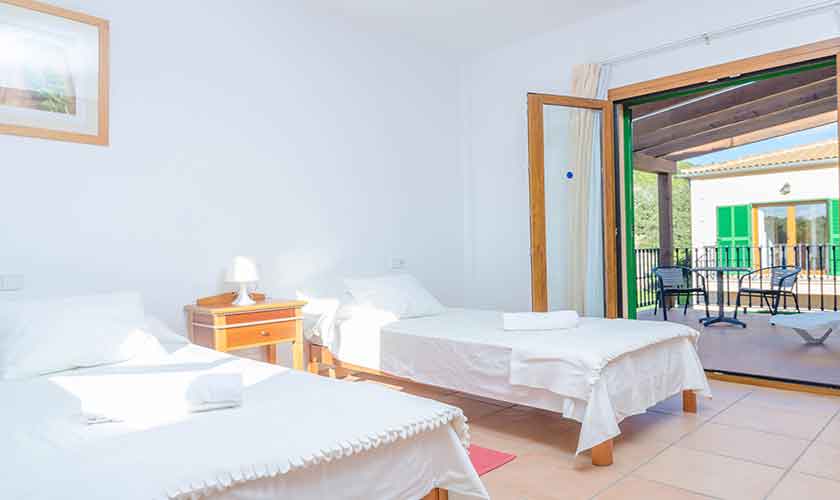 Schlafzimmer Ferienhaus Mallorca 16 Personen PM 6650