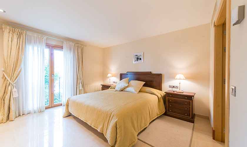 Schlafzimmer Luxusvilla Mallorca PM 6905