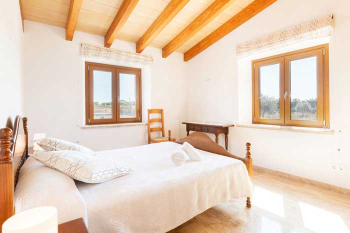 Schlafzimmer 1 Finca Mallorca mit Pool und Klimaanlage PM 3067
