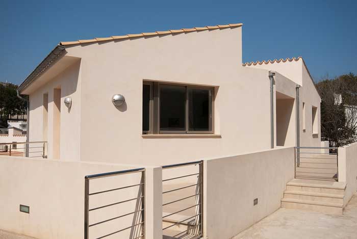 Blick auf Ferienhaus Mallorca Pool Strandnähe Aircondition WLAN PM 3491