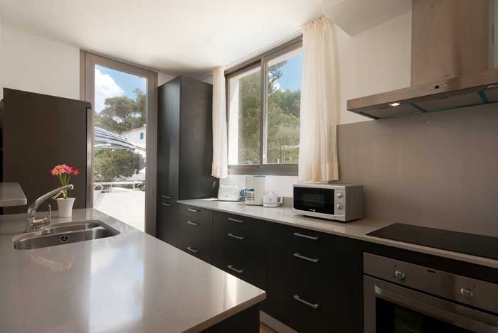 Moderne Küche Ferienhaus Mallorca am Strand  6 Personen Pool Klimaanlage PM 3495