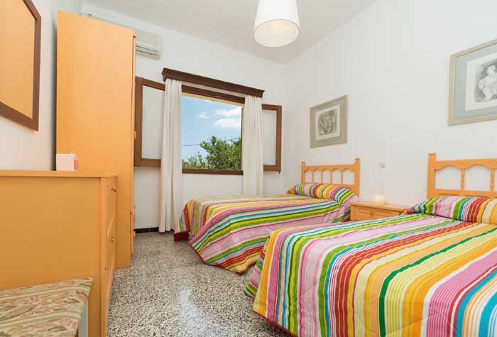 Schlafzimmer 2 Finca Mallorca 8 Personen Pool PM 3798