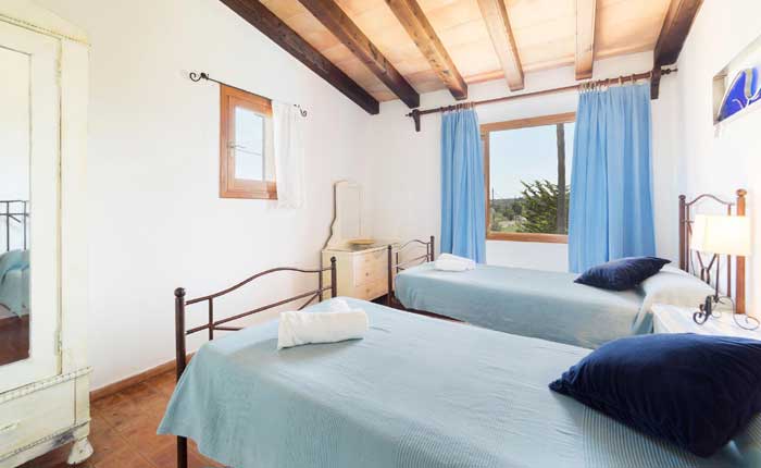 Schlafzimmer 3 Finca Mallorca mit Pool für 6 Personen PM 3886