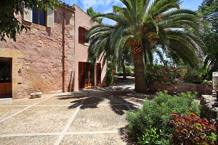 Terrasse mit Palmen und Pflanzen Exklusive Finca Mallorca mit Klimaanlage PM 6094
