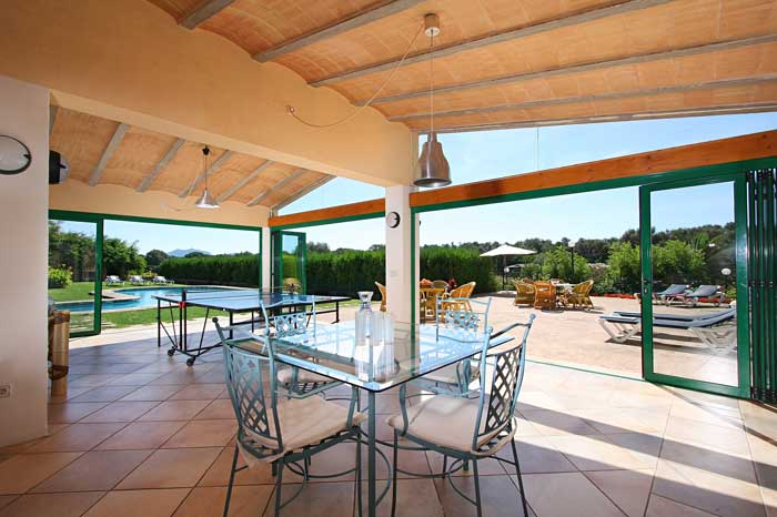 Überdachte Terrasse mit Essplatz Exklusive Finca Mallorca für 16 Personen PM 6094