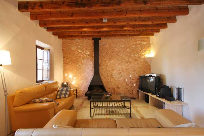 Wohnraum mit SAT-TV und Kamin Exklusive Finca Mallorca für 16 Personen PM 6094