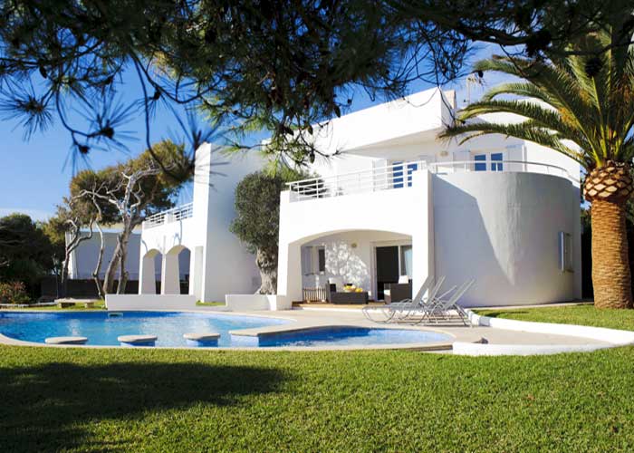 Pool und Garten mit Rasen Große Ferienvilla Mallorca Meerblick 8 Personen Klimaanlage Südosten Mallorca Cala D'Or PM 6562