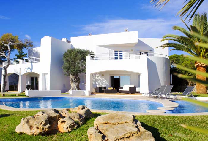 Blick auf die Villa mit großem Pool Ferienhaus Mallorca mit Meerblick Klimaanlage Kinderpoolbecken 8 Personen Mallorca Südostküste Cala D'Or PM 6562