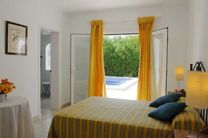 Schlafzimmer Ferienhaus Mallorca mit Pool für 10 Personen PM 6570