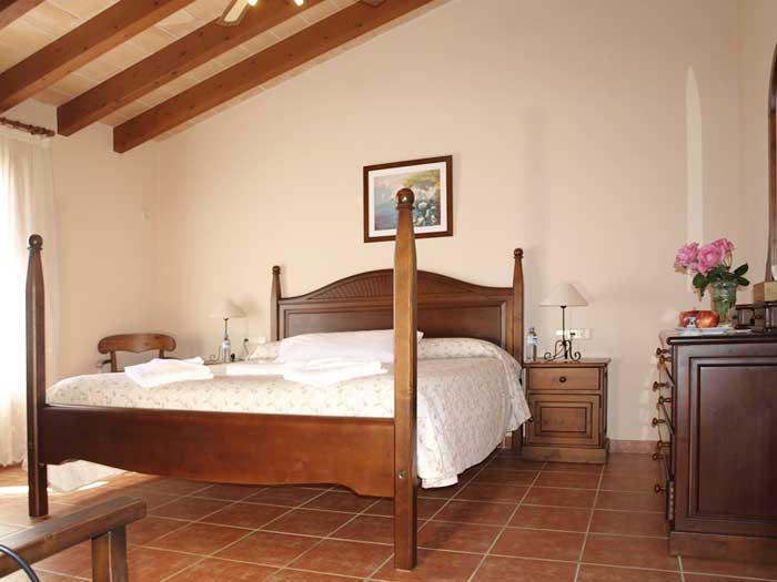 Schlafzimmer 2 Finca Mallorca mit Pool für 12 Personen PM 658