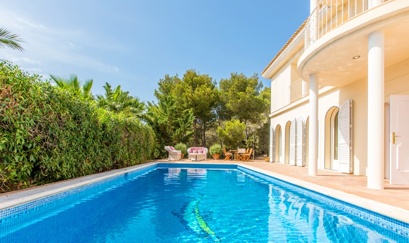 Pool und Villa Ibiza für 4-5 Personen IBZ 17